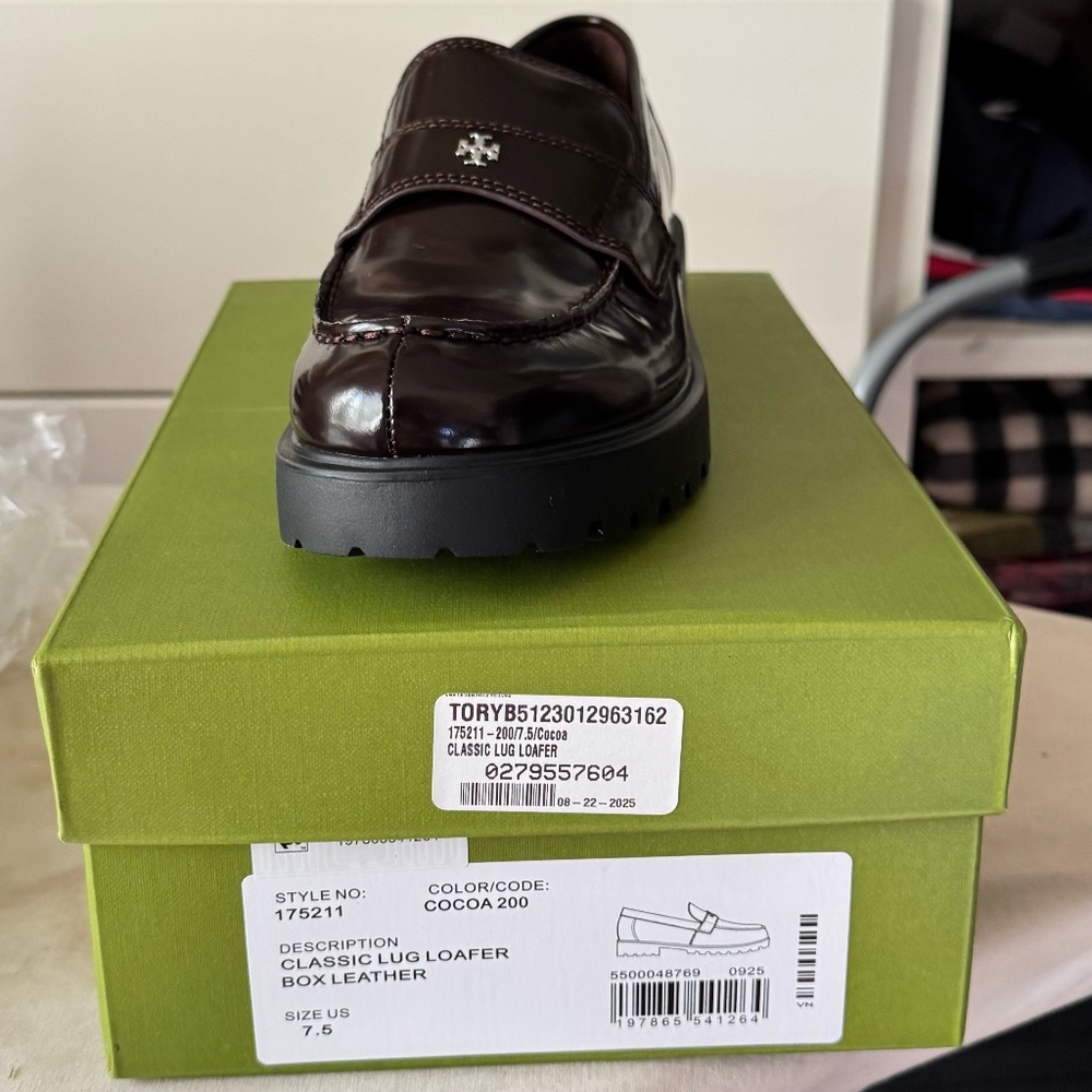 TORY BURCH CLASSIC LUG LOAFERS IN COCOA - NWT (SIZE 7.5) - Picture 4 of 6